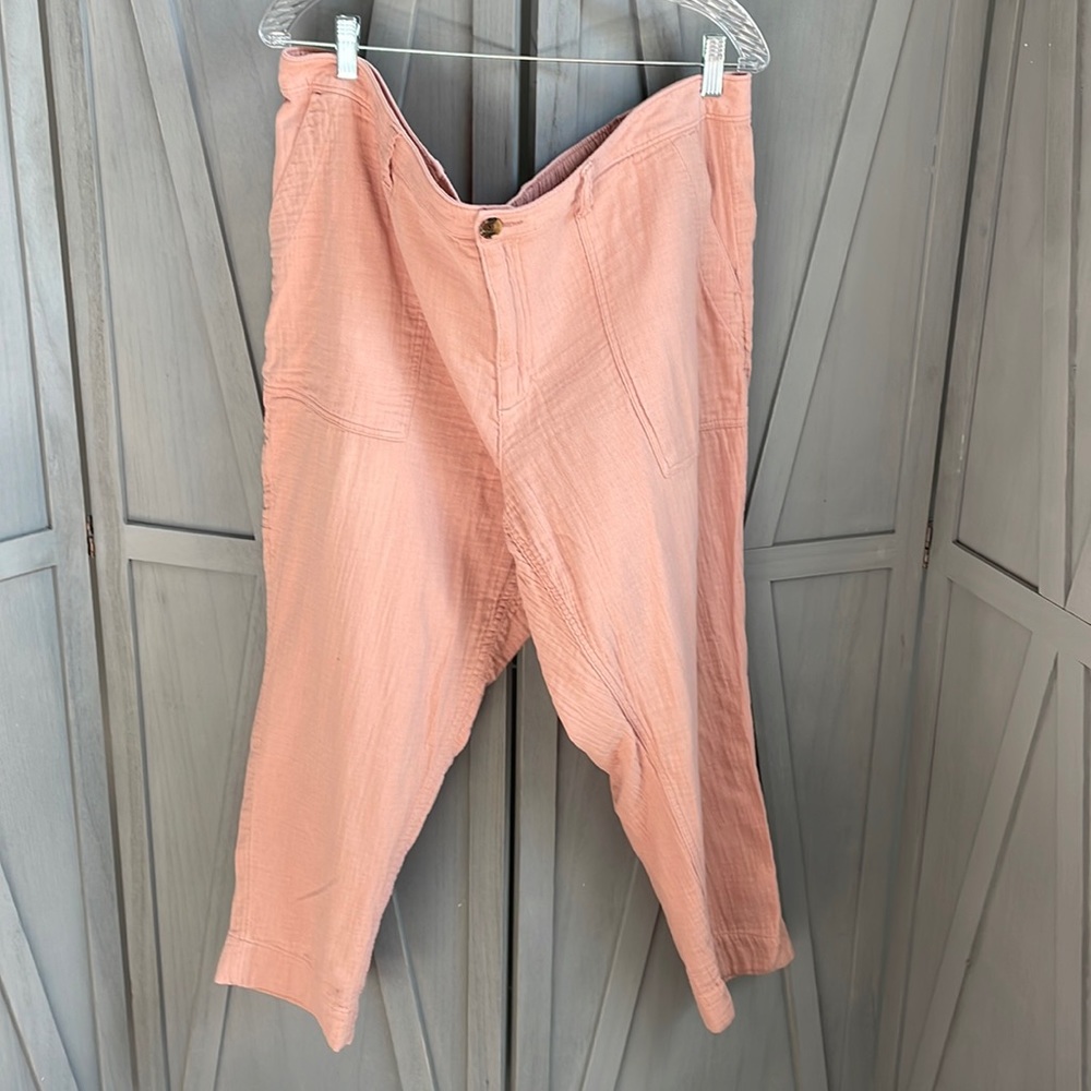 Light pink cotton cropped pants
